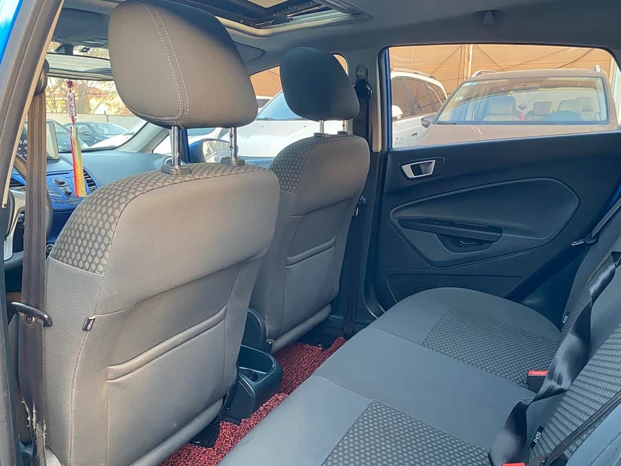 Ford Fiesta 2012 immagine di auto #11