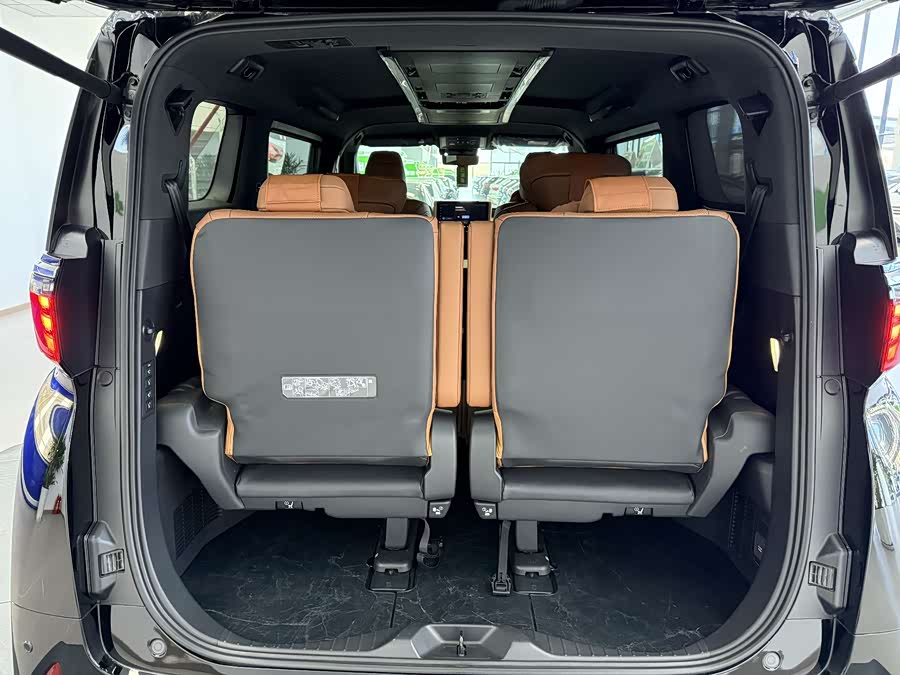 Toyota Alphard 2025 car image #11