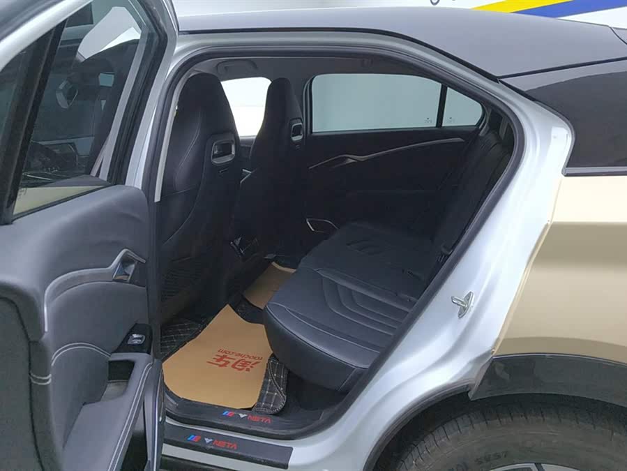 哪吒汽车 哪吒U 2022 #11 哪吒汽车 哪吒U 2022 汽车图片 #11