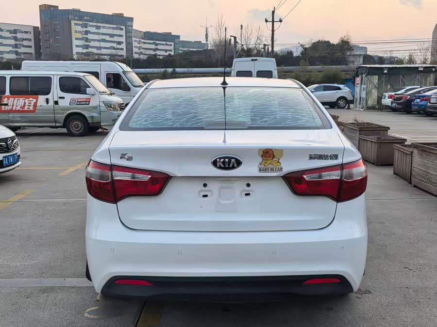 起亚 起亚K2 2013 汽车图片 #11