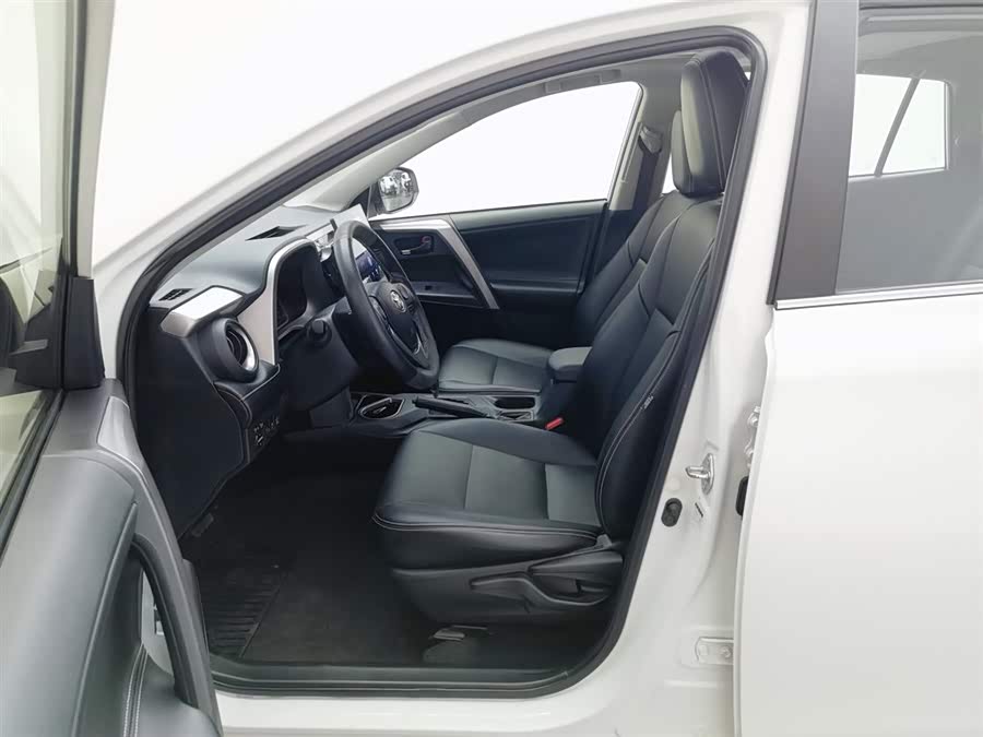 Toyota RAV4 2019 car image #11