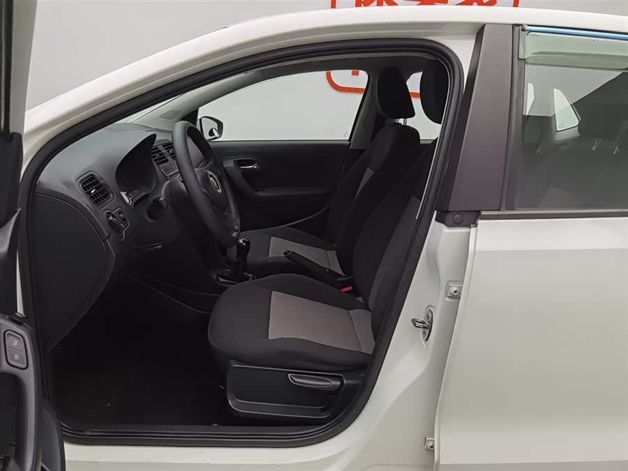 Volkswagen Polo 2016 car image #11
