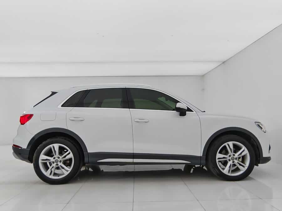 Audi Q3 2020 car image #11