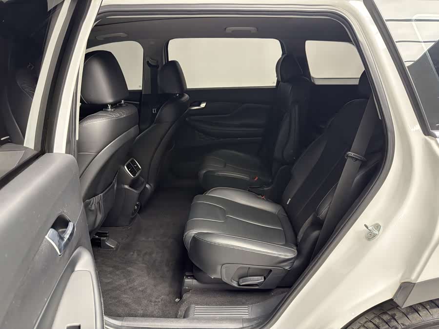Hyundai Santa Fe 2020 car image #11