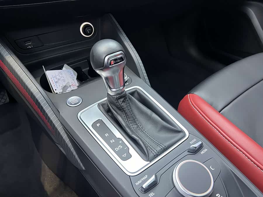Audi Q2L 2021 car image #11