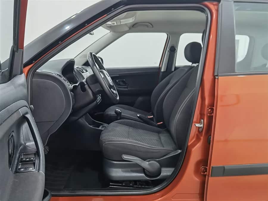 Skoda Fabia 2012 car image #11