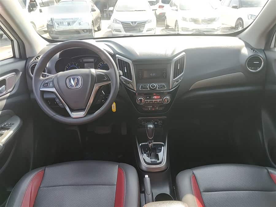 Changan CS15 2018 صورة سيارة #11