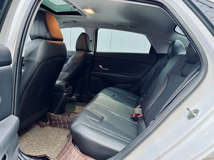 Hyundai Elantra 2025 car image #11