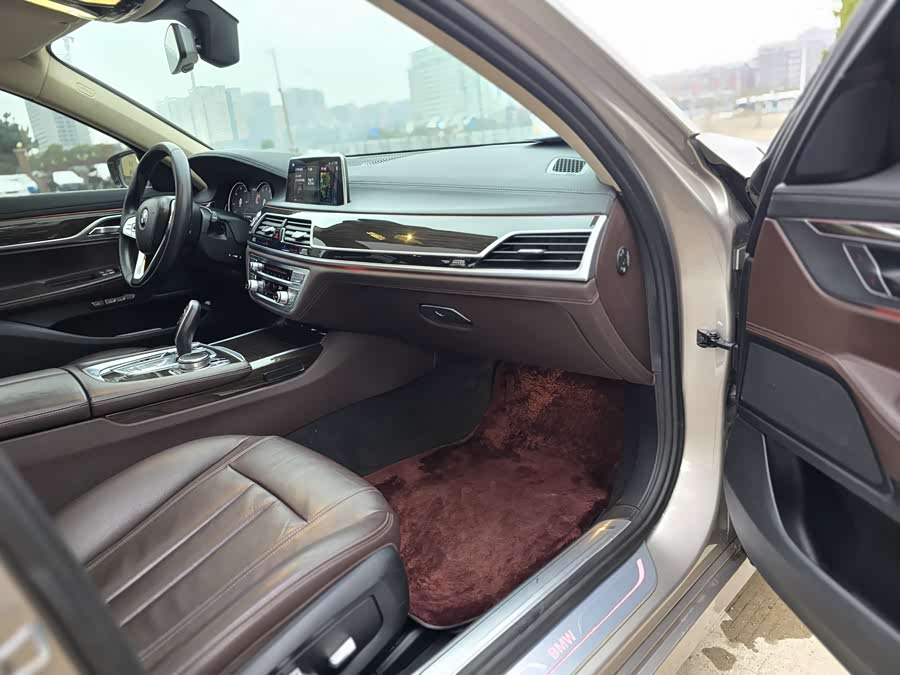 BMW 7 Series 2016 immagine di auto #11