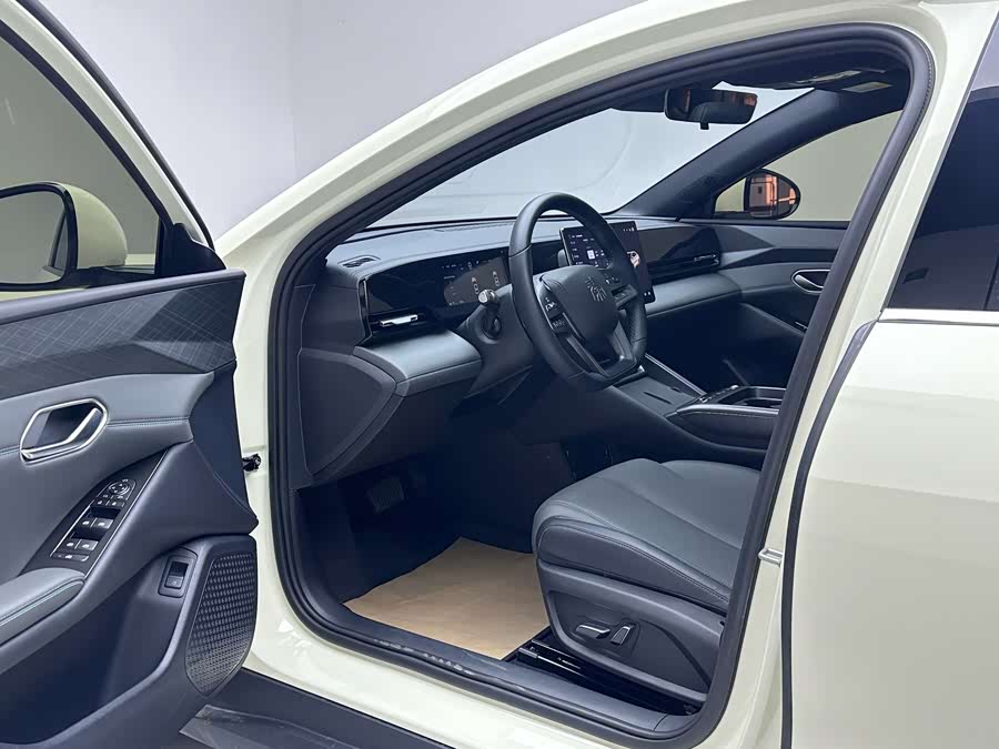 BYD Qin L 2025 car image #11