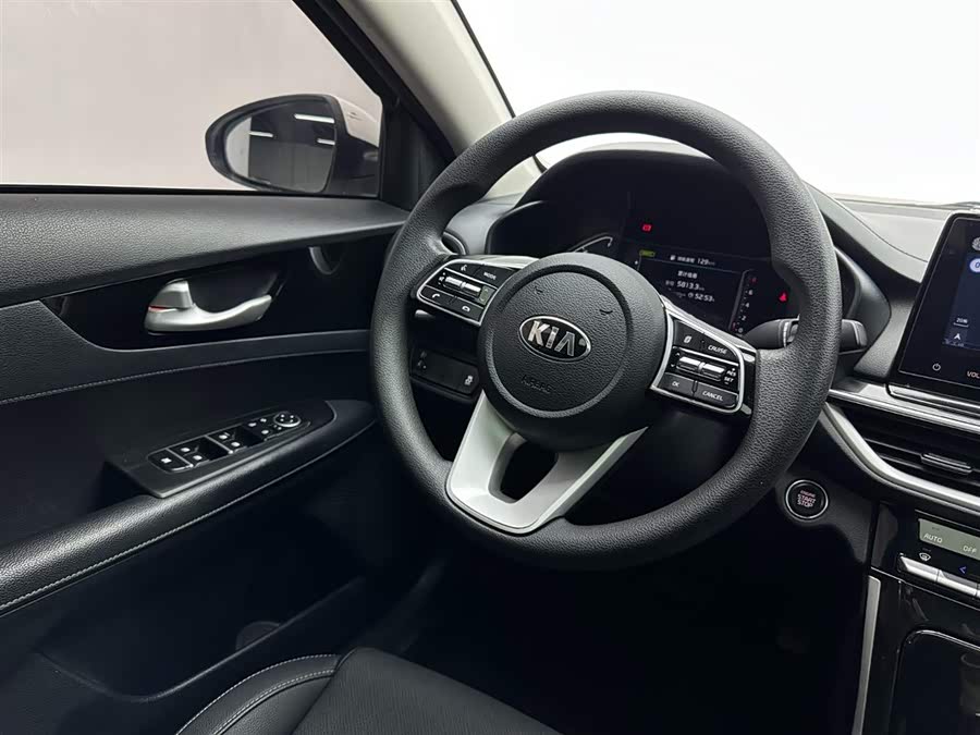 Kia K3 2019 car image #11