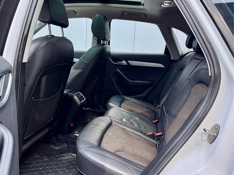 Audi Q3 2019 immagine di auto #11