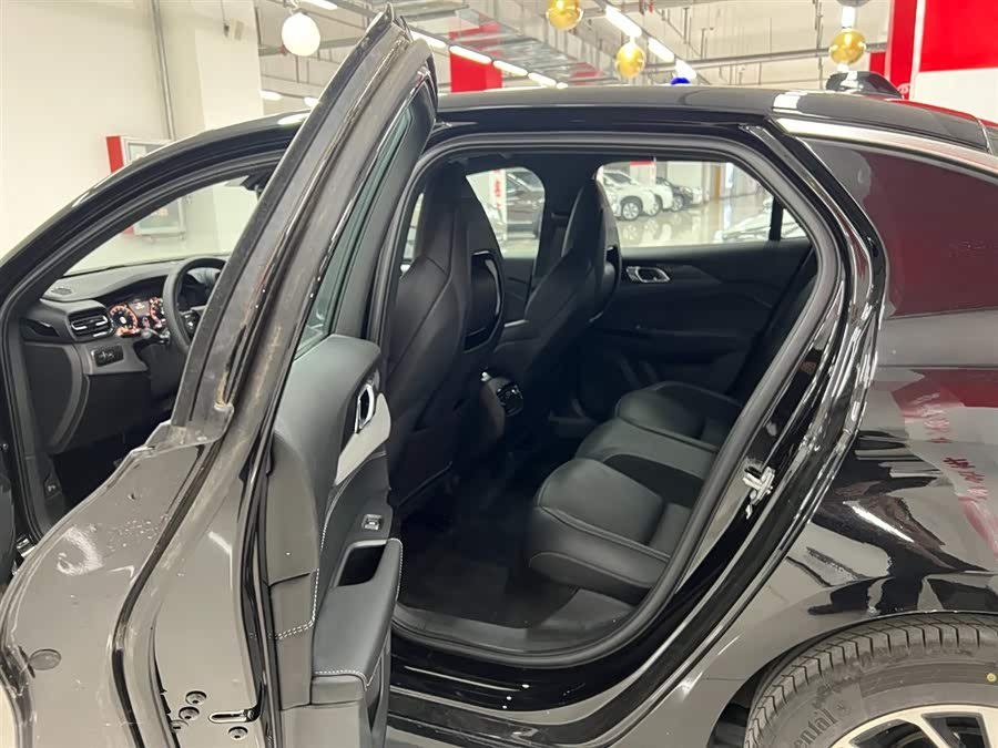Lynk & Co 03 2018 car image #11