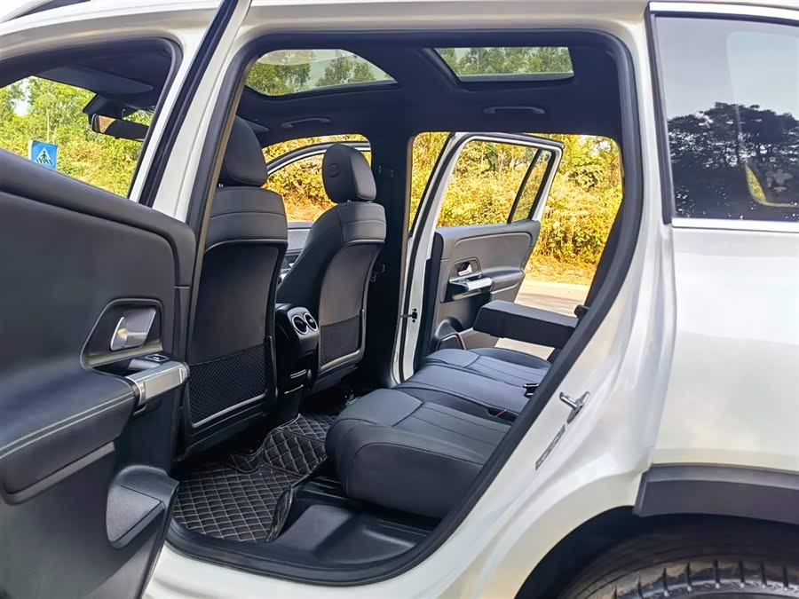 Mercedes-Benz GLB Class 2020 car image #11