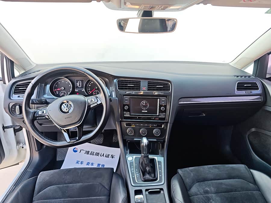 Volkswagen Golf 2019 car image #11