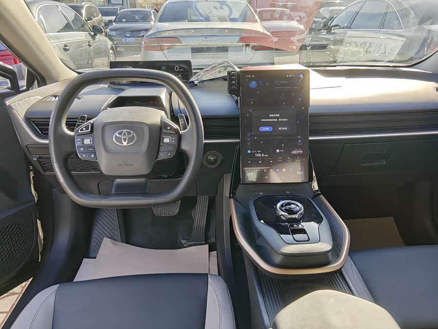 Toyota bZ3 2023 immagine di auto #11