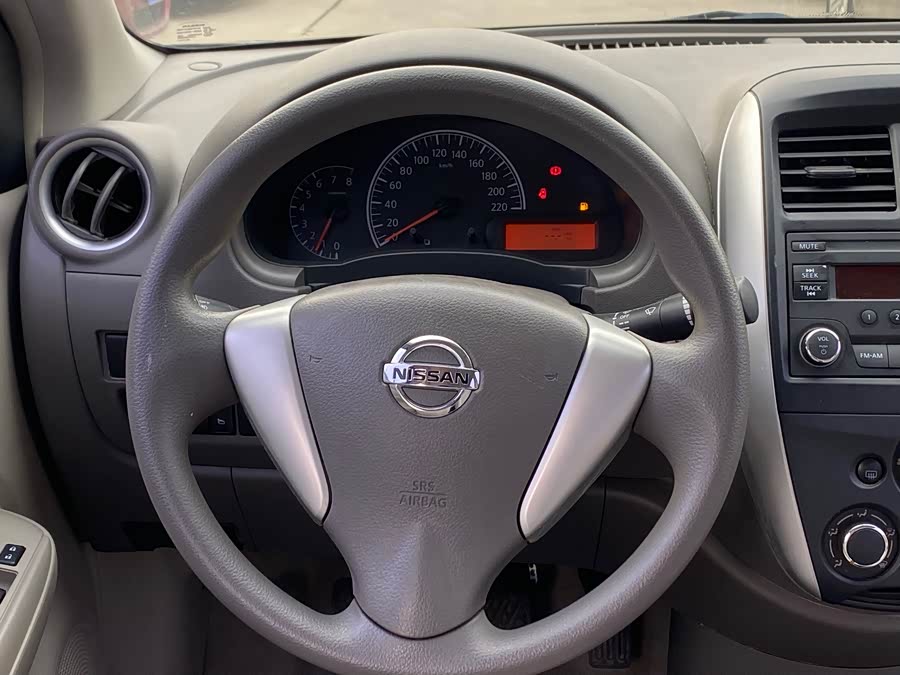 Nissan Sunny 2016 #11 Nissan Sunny 2016 car image #11