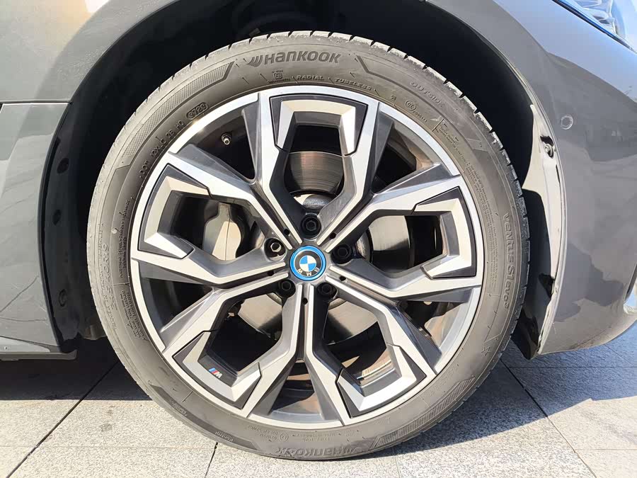 BMW i4 2022 car image #11