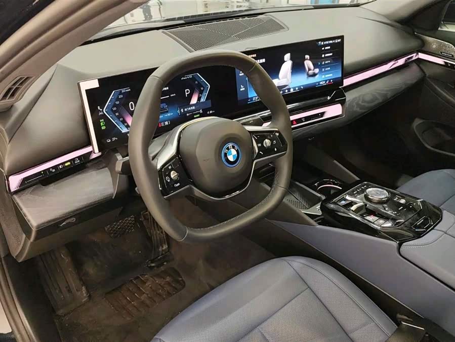 BMW i5 2025 car image #11