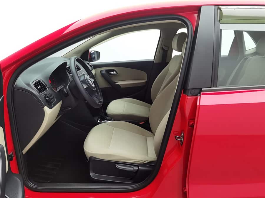 Volkswagen Polo 2012 car image #11