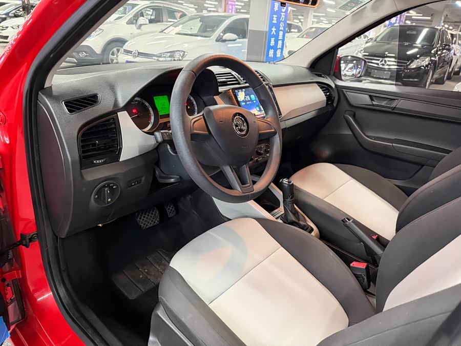 Skoda Fabia 2019 immagine di auto #11