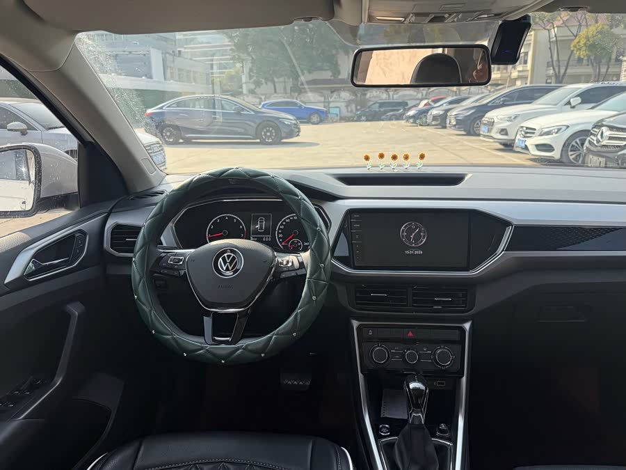 Volkswagen T-Cross 2021 #11 Volkswagen T-Cross 2021 car image #11