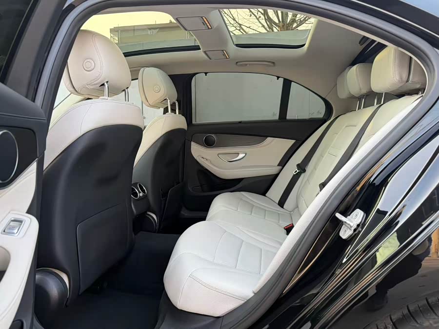 Mercedes-Benz C Class 2015 car image #11