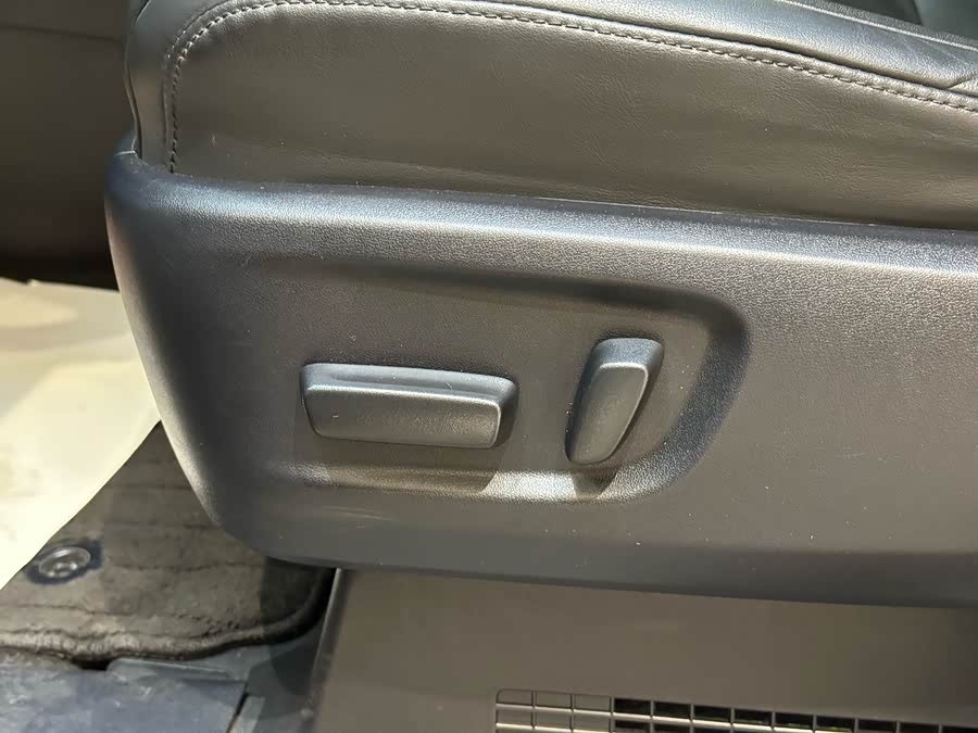 Toyota Alphard 2022 car image #11