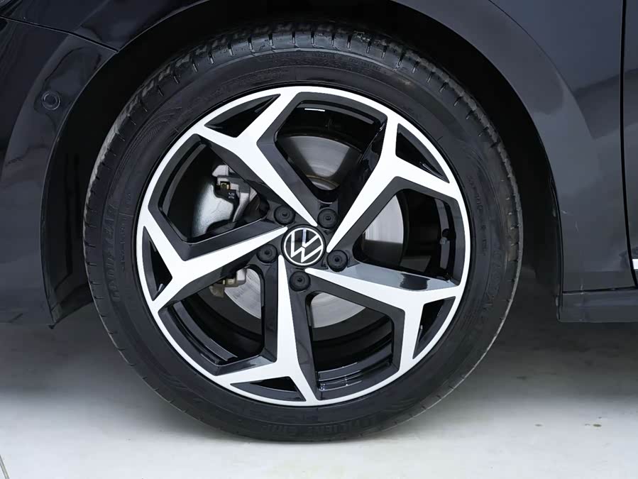 Volkswagen Passat 2023 immagine di auto #11