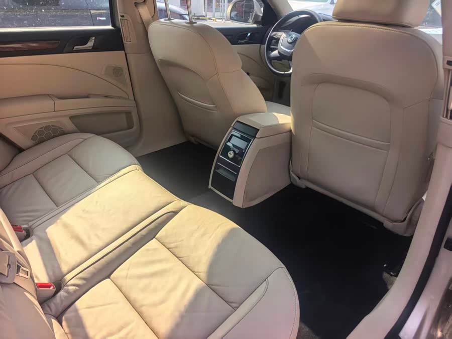 Skoda Superb 2013 car image #11