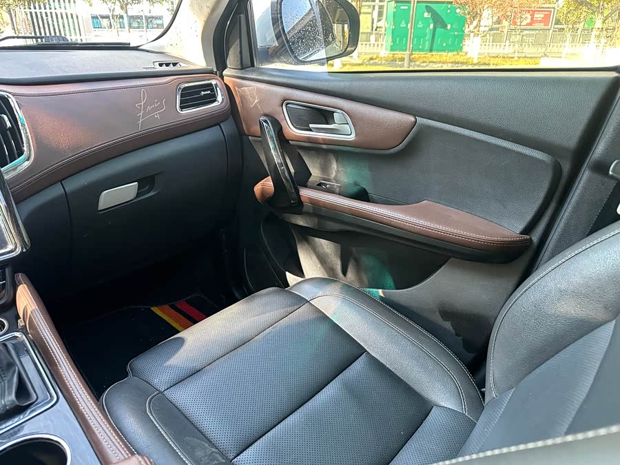 SWM X7 2019 изображение автомобиля #11