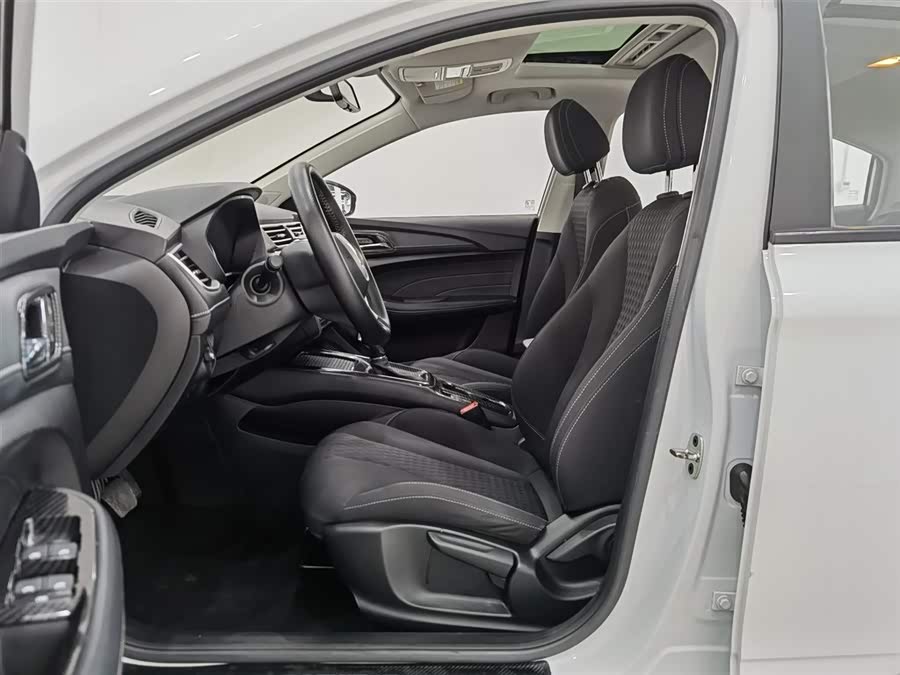 Roewe i5 2020 car image #11