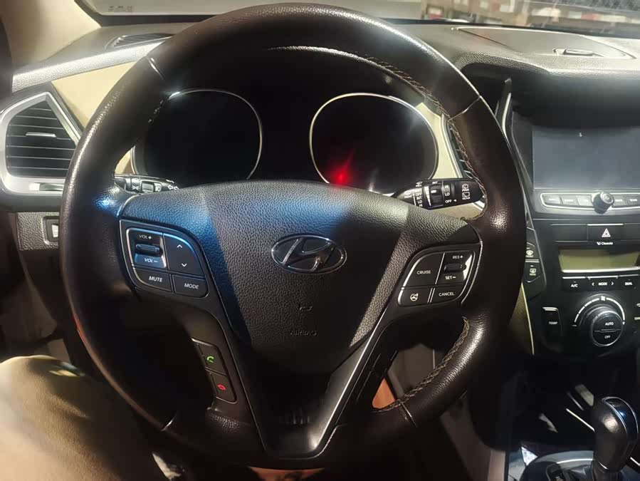 Hyundai Santa Fe 2014 car image #11