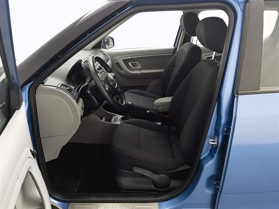 Skoda Fabia 2012 car image #11