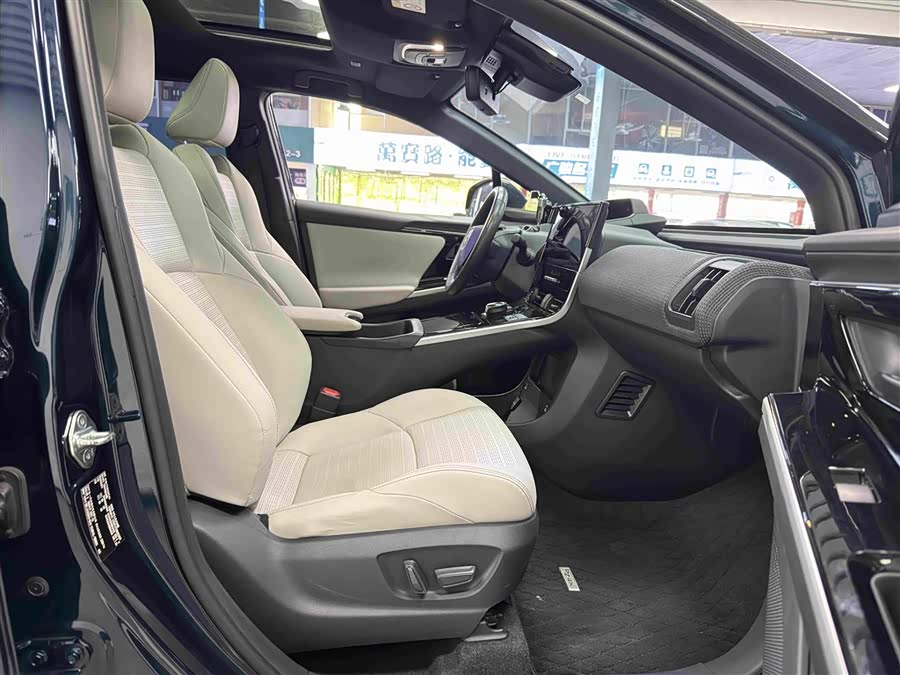 Toyota bZ4X 2022 immagine di auto #11