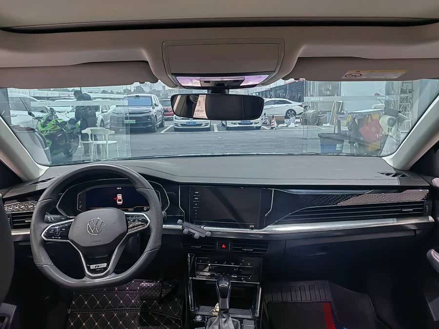 Volkswagen Passat 2023 car image #11