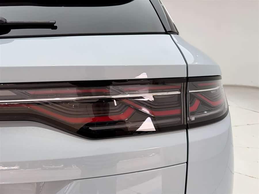 BYD SongL DM-i 2025 #11 BYD SongL DM-i 2025 car image #11