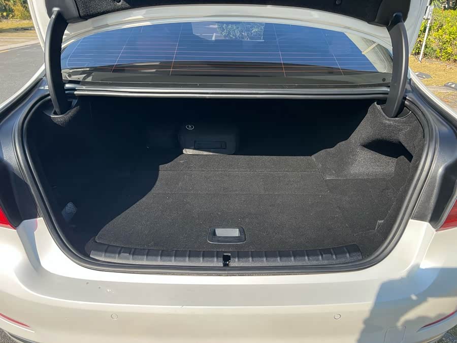 BMW 5 Series New Energy 2019 car image #11