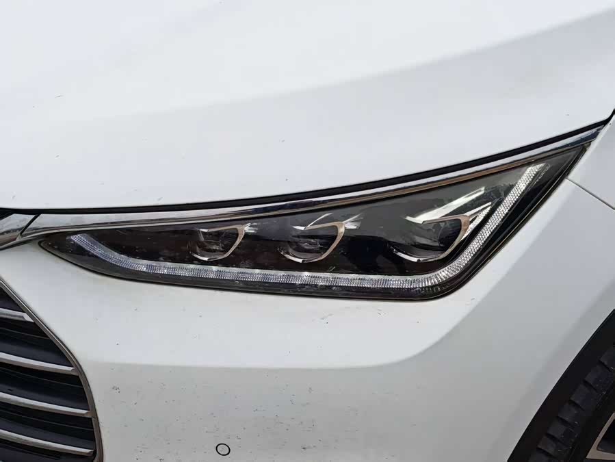 BYD Tang 2018 #11 BYD Tang 2018 car image #11