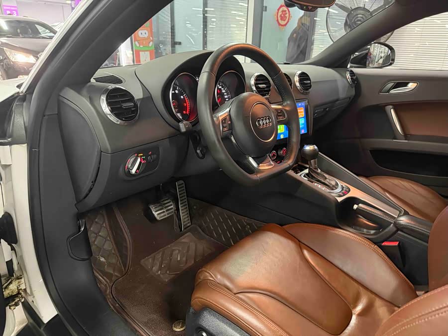 Audi TT 2012 car image #11