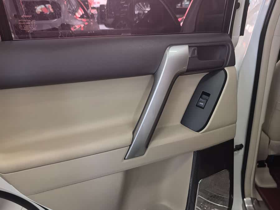 Toyota Land Cruiser Prado 2018 car image #11