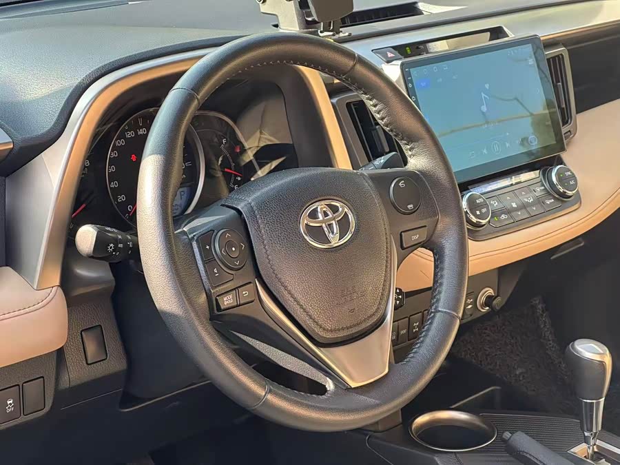 Toyota RAV4 2014 изображение автомобиля #11