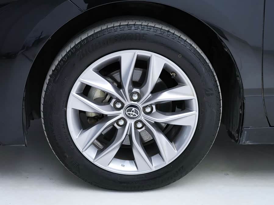 Toyota Avalon 2019 car image #11