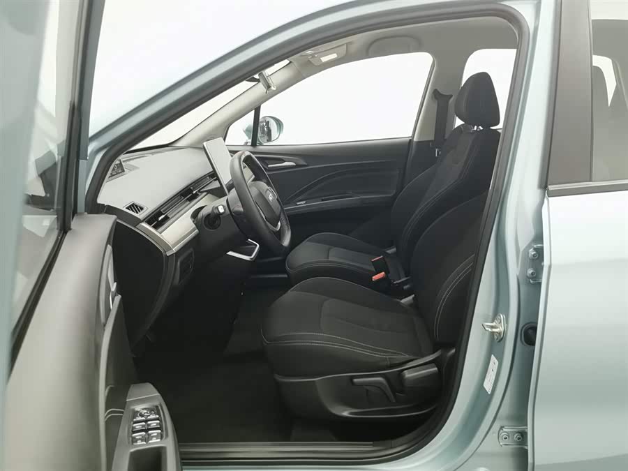 哪吒汽车 哪吒V 2021 汽车图片 #11