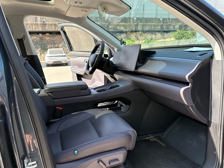 零跑汽车 零跑C16 2024 汽车图片 #11