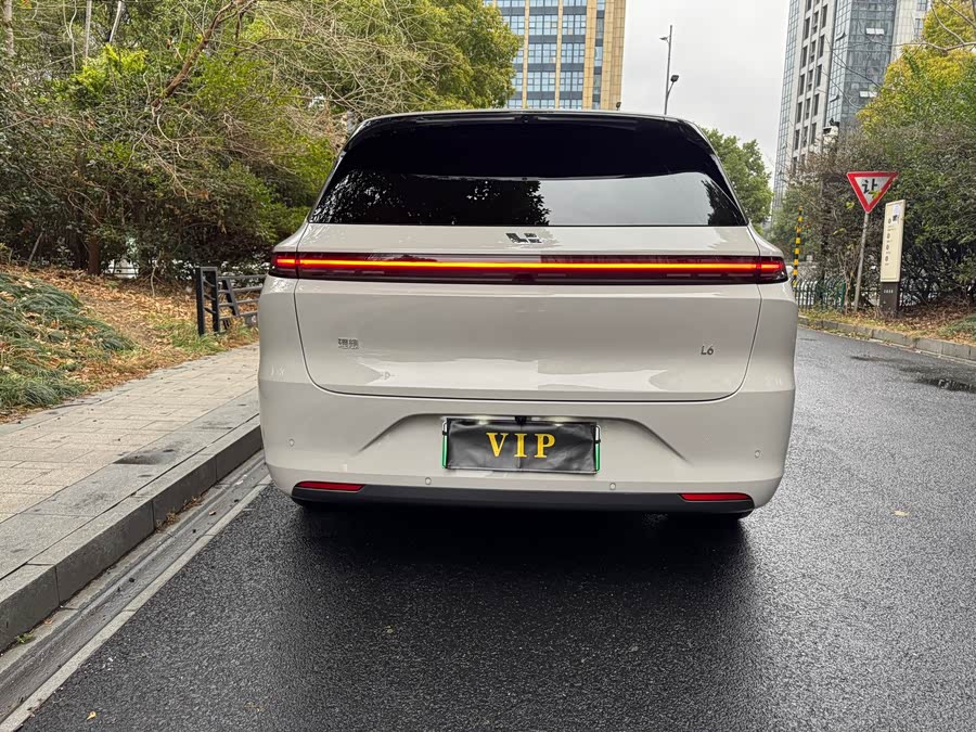 Li L6 2025 image de voiture #11