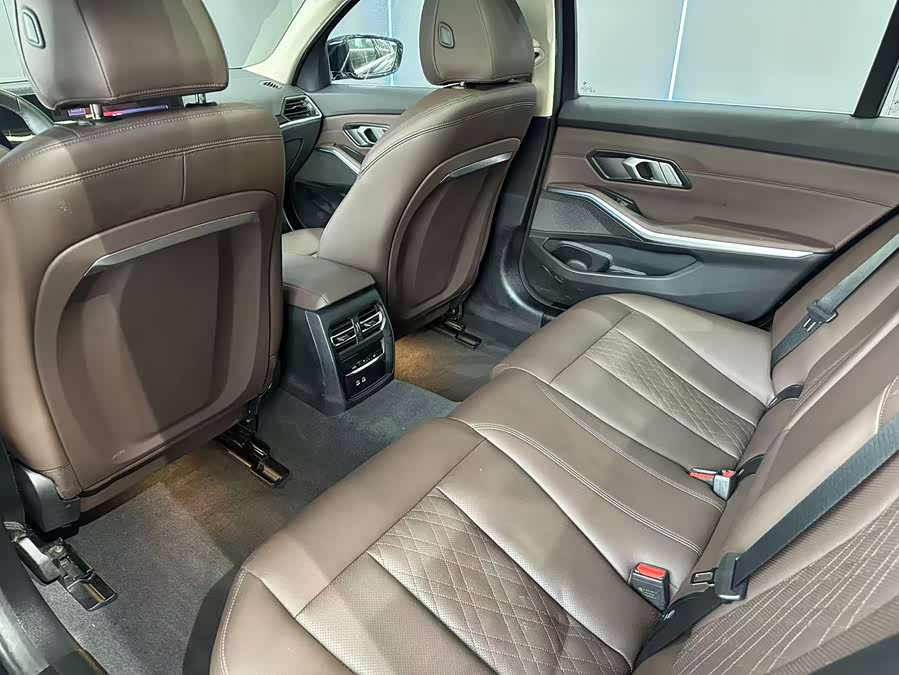 BMW i3 2023 car image #11