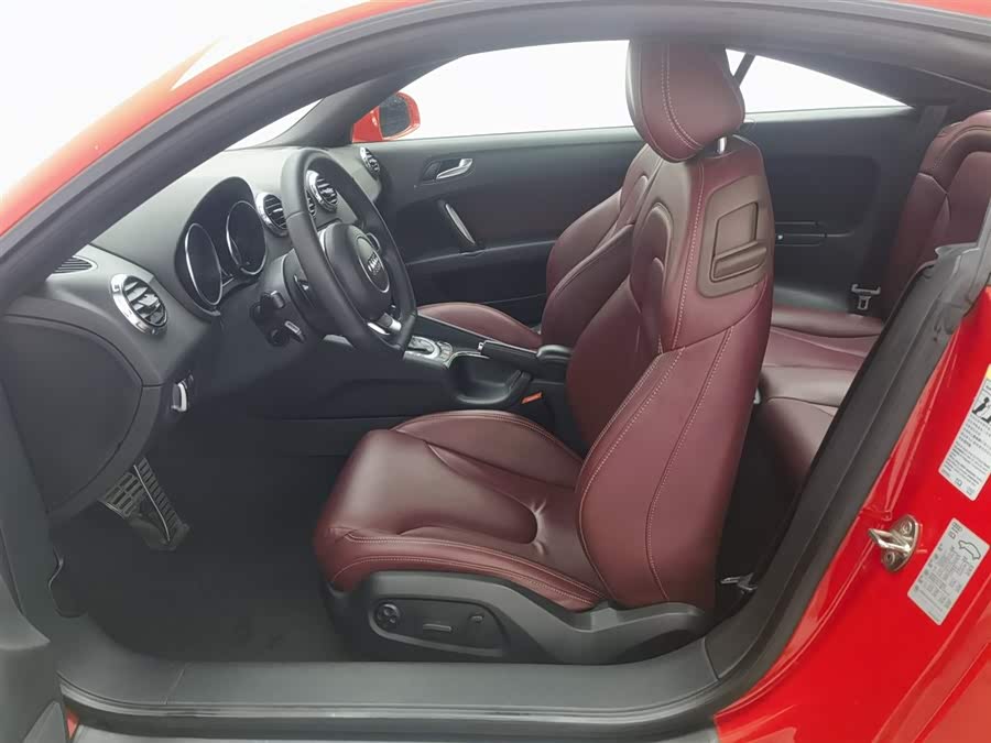 Audi TT 2012 car image #11