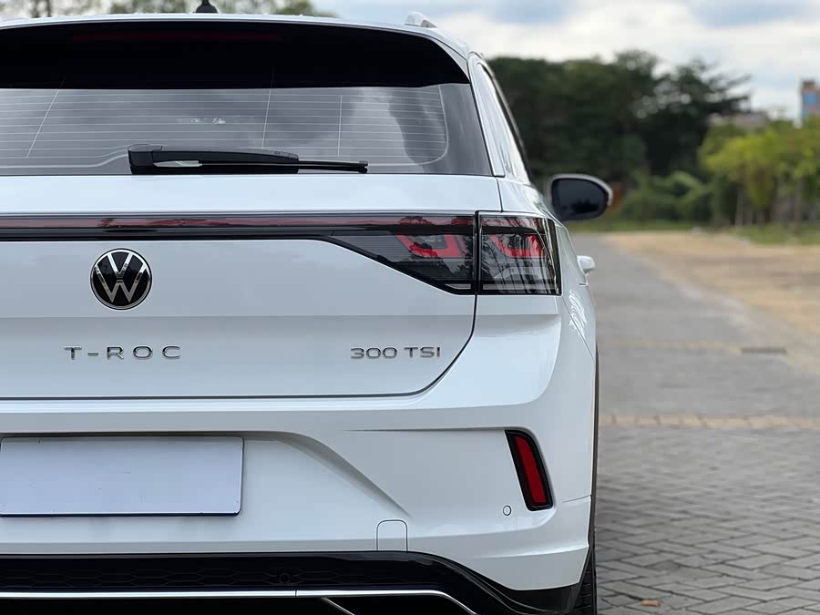 Volkswagen T-Roc 2023 car image #11