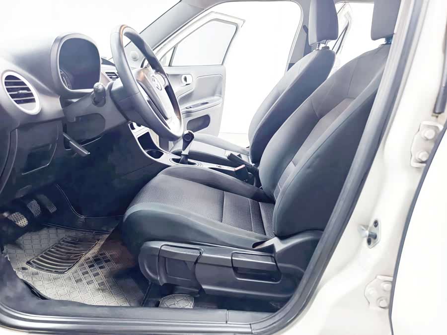 MG 3 2013 car image #11